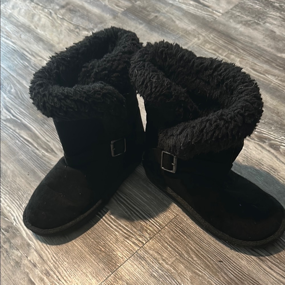 Cozy Black Fur-Lined Boots